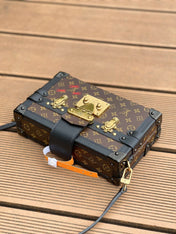 LV PETITE MALLE 20CM MONOGRAM CANVAS
