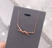 KNOT NECKLACE DIAMONDS