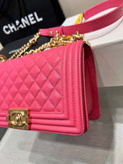 BOY BAG MEDIUM 25 RED CAVIAR GOLD HARDWARE
