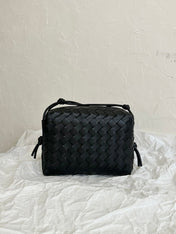 BV LOOP SMALL 23CM BLACK CALFSKIN