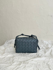 BV LOOP MINI 17CM GREY CALFSKIN