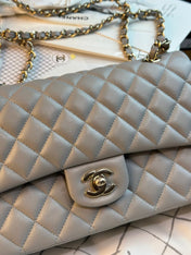 FLAP BAG 25CM GOLD HARDWARE GREY CAVIAR
