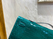 KELLY CUT 31 IN PINE GREEN SHINNY ALLIGATOR LEATHER WITH GOLD HARDWARE