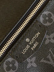 DISCOVERY BACKPACK 40 IN BLACK MONOGRAM CANVAS