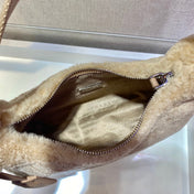 HOBO BAG 23 IN BEIGE SHEARLING