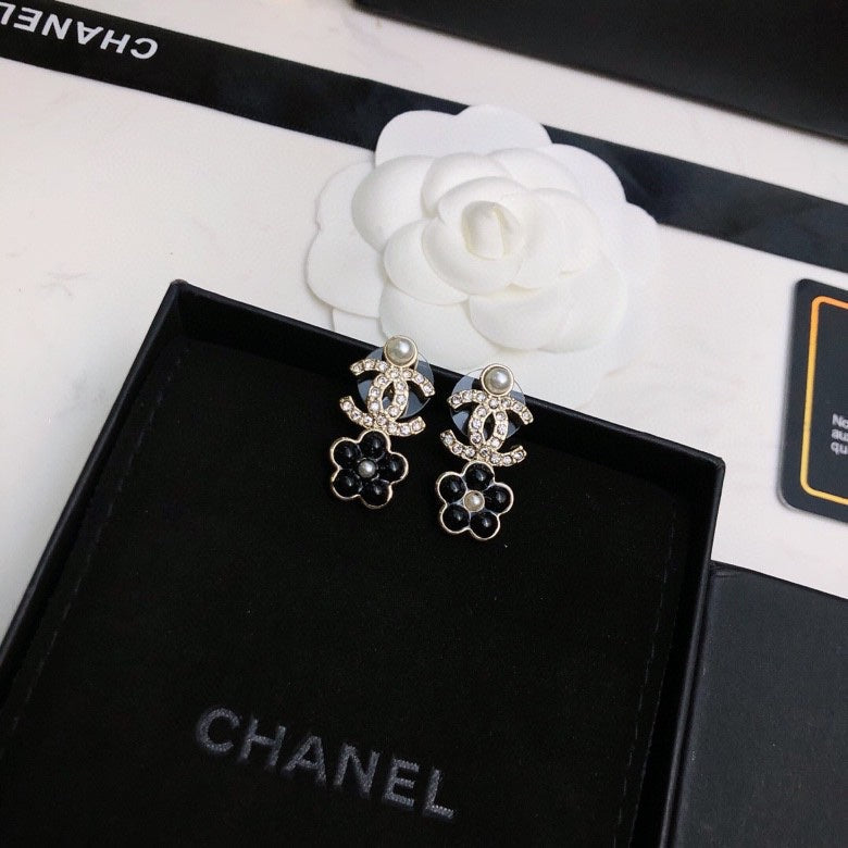 CHANEL 26S DOUBLE C LOGO CRYSTAL & BLACK FLOWER DROP EARRINGS IN GOLD METAL 633331