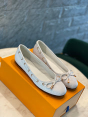 LV WOMEN'S BALLET FLAT IN WHITE EMBOSSED CALFSKIN WITH BOW