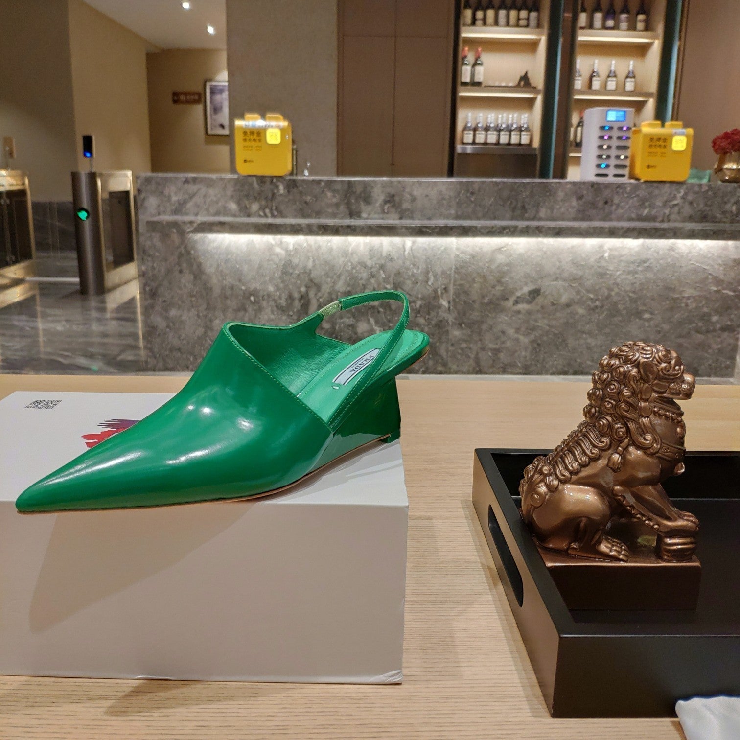 PRADA 26S SLINGBACK KITTEN HEELS IN EMERALD GREEN PATENT CALFSKIN
