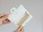 CC FLAP CARD HOLDER 11.3 WHITE GRAINED CALFSKIN GOLD ICON
