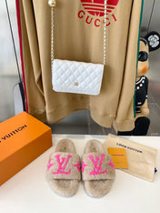 LV WOMEN'S PASEO FLAT SLIPPER IN BEIGE FLEECE WITH BRIGHT PINK LOGO