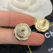 CHANEL 26S DOUBLE C LOGO TWISTED FRAME BLACK ENAMEL STUD EARRINGS IN GOLD METAL 633338