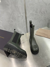 LUG CHELSEA BOOT IN ARMY GREEN CALFSKIN