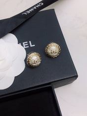 CHANEL 26S DOUBLE C LOGO VINTAGE ROPE BORDER STUD EARRINGS IN GOLD METAL 633329