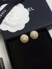 CHANEL 26S DOUBLE C LOGO VINTAGE ROPE BORDER STUD EARRINGS IN GOLD METAL 633329