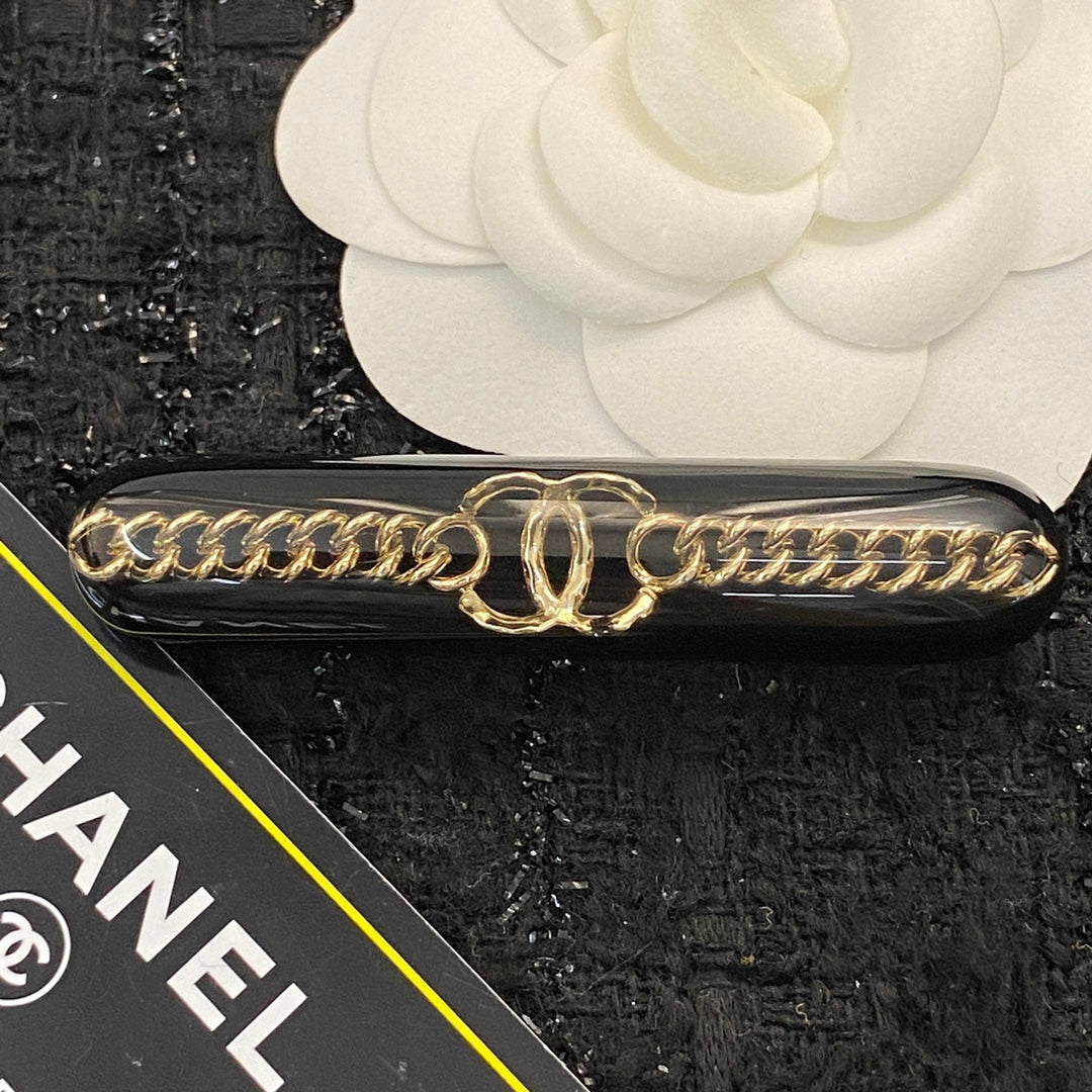 CHANEL 26S DOUBLE C LOGO CHAIN BAR HAIR CLIP IN BLACK RESIN & GOLD METAL 629928