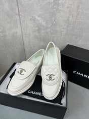 CHANEL 26S LOAFERS IN WHITE QUILTED CALFSKIN WITH CC LOGO