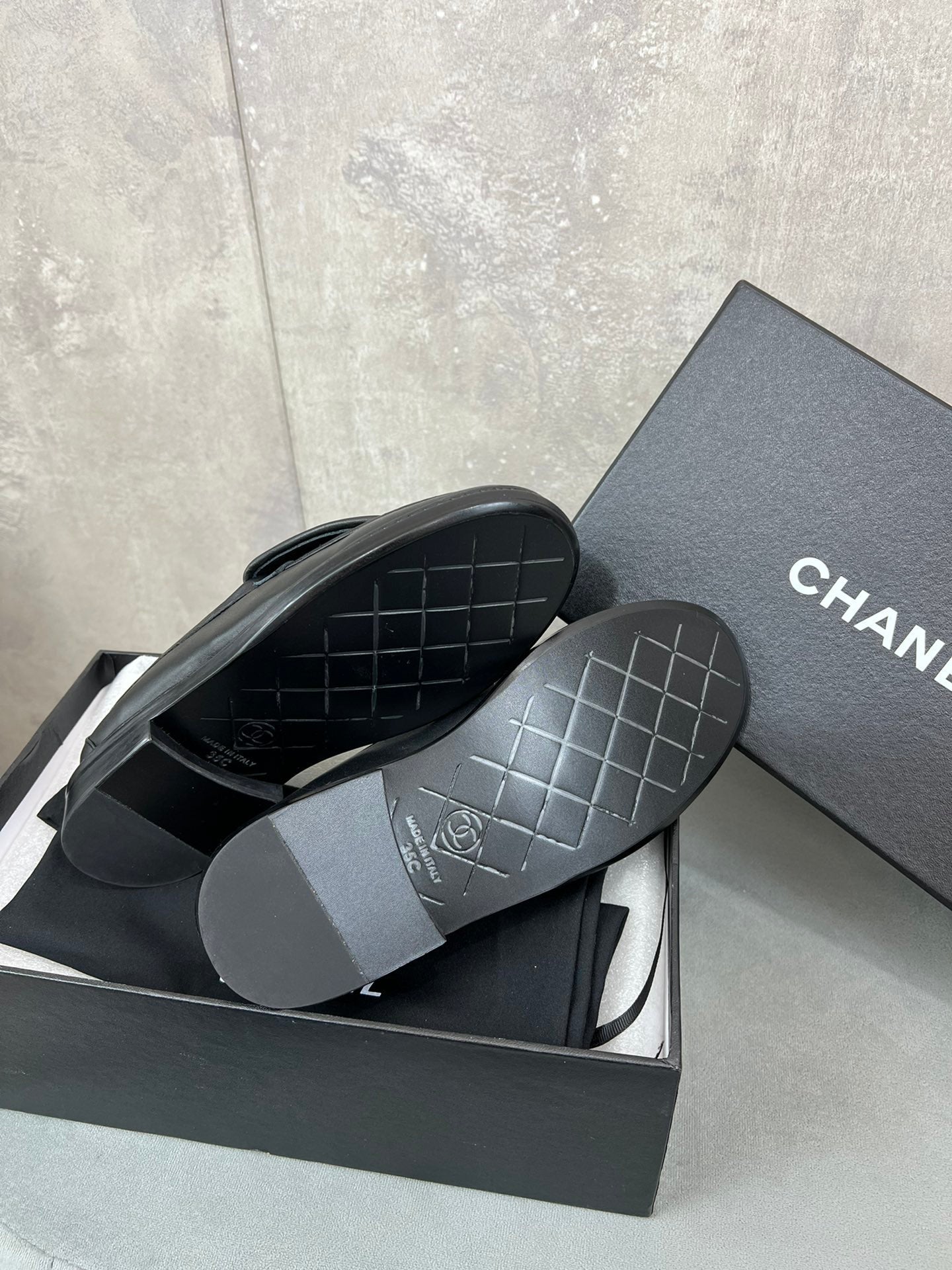 CHANEL 26S LOAFERS IN BLACK QUILTED CALFSKIN WITH CC LOGO