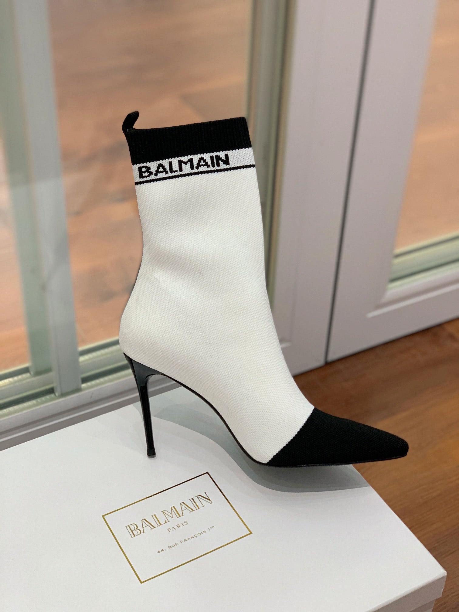BALMAIN 26S BOOTS 105 MM IN WHITE AND BLACK FLYKNIT STYLE 18