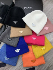 BEANIIE HAT IN CLASSIC YELLOW WOOL 335035