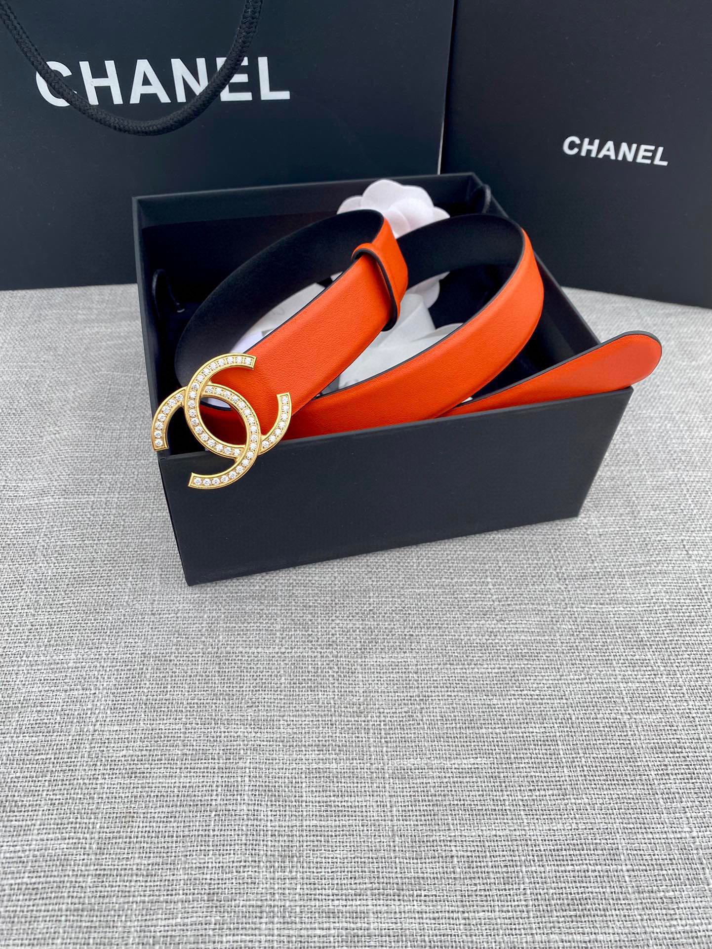 CHANEL 26S BELT 30 MM IN ORANGE CALFSKIN WITH GOLD HARDWARE 661518
