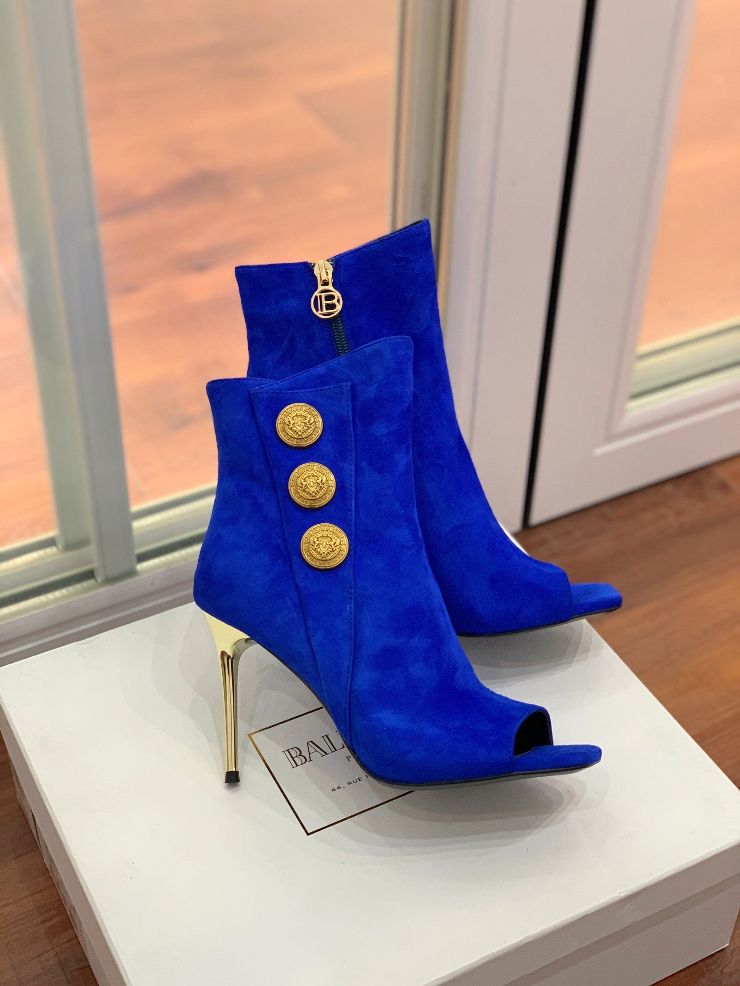 BALMAIN 26S OPEN-TOE BOOTS 95 MM IN NAVY BLUE SUEDE