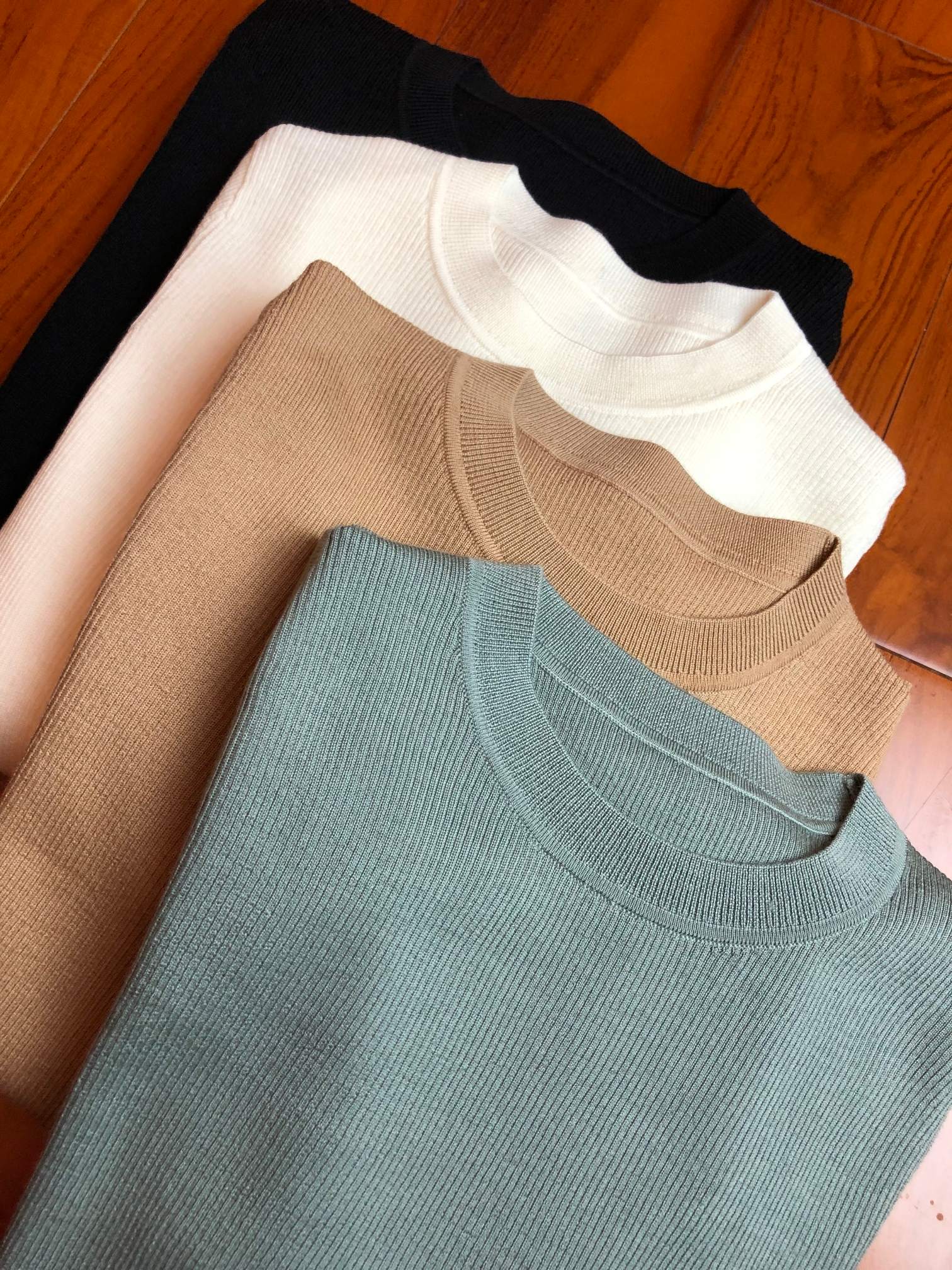 LV 25S CREW NECK RUFFLE PULLOVER 0084