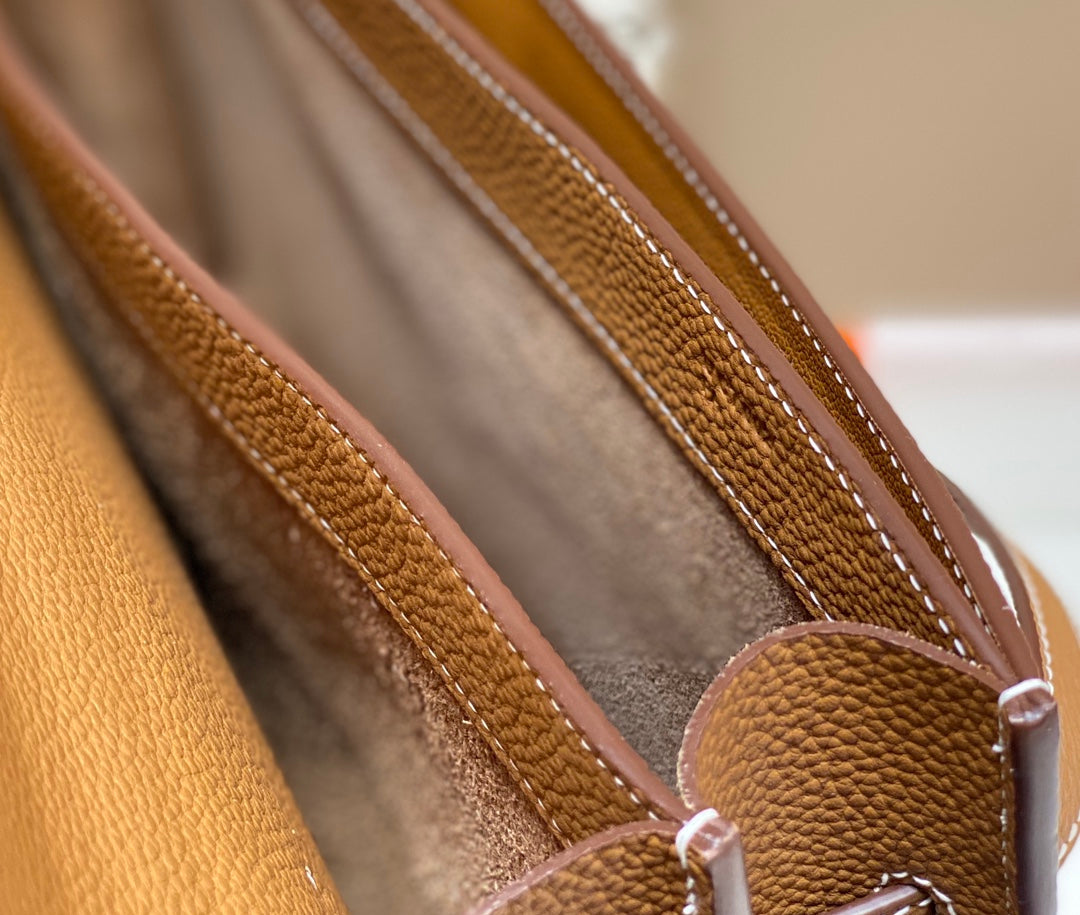 KELLY DEPECHES 38 BRIEFCASE IN GOLD TOGO CALFSKIN SILVER HARDWARE