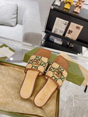 GG EXCLUSIVE SLIDE SANDAL CARAMEL SEDGE