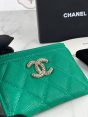 CC CARD HOLDER 19.5 EMERALD GRAINED CALFSKIN GOLD ICON