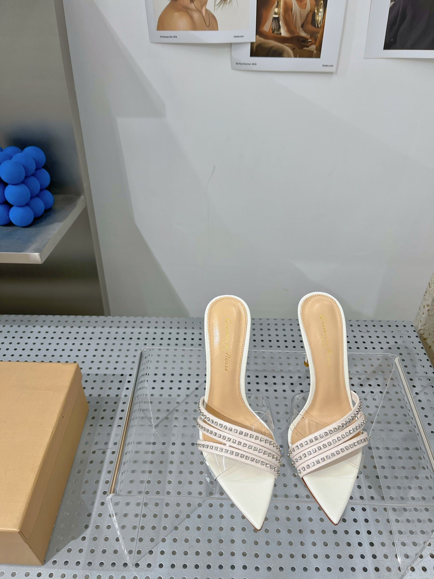 GIANVITO ROSSI 26S HIGH-HEEL SANDALS 100 MM IN CREAM WHITE LAMBSKIN