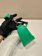 TRIANGULAR BAG 27 IN GO GREEN SMOOTH LAMBSKIN