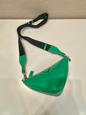 TRIANGULAR BAG 27 IN GO GREEN SMOOTH LAMBSKIN
