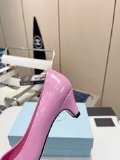 MEDIUM HEEL PUMPS IN PINK PATENT CALFSKIN ATTACHED CREATIVE FLOWERS