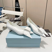 POINTED TOE PUMPS KITTEN HEEL IN WHITE GLOSSY LAMBSKIN WITH BOW