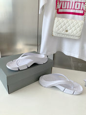 THONG SANDALS IN WHITE RUBBER