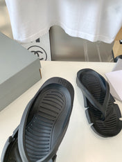 THONG SANDALS IN BLACK RUBBER