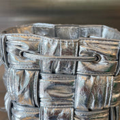 SMALL CASSETTE BUCKET 18 IN SILVER METALLIC SOFT LAMBSKIN