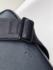 LV 25S FASTLINE MESSENGER BAG 23 IN BLACK CALFSKIN