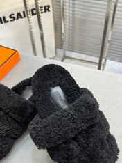 CHYPRE SLIPPERS IN BLACK LAMB WOOL