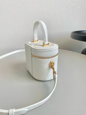 SIGNATURE VANITY 16 IN WHITE LAMBSKIN