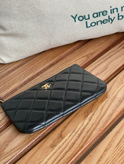 CC CLASSIC SMALL 15 ZIPPED POUCH IN BLACK CALFSKIN
