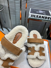 CHYPRE SLIPPERS IN BEIGE LAMB WOOL AND PERU BROWN SUEDE