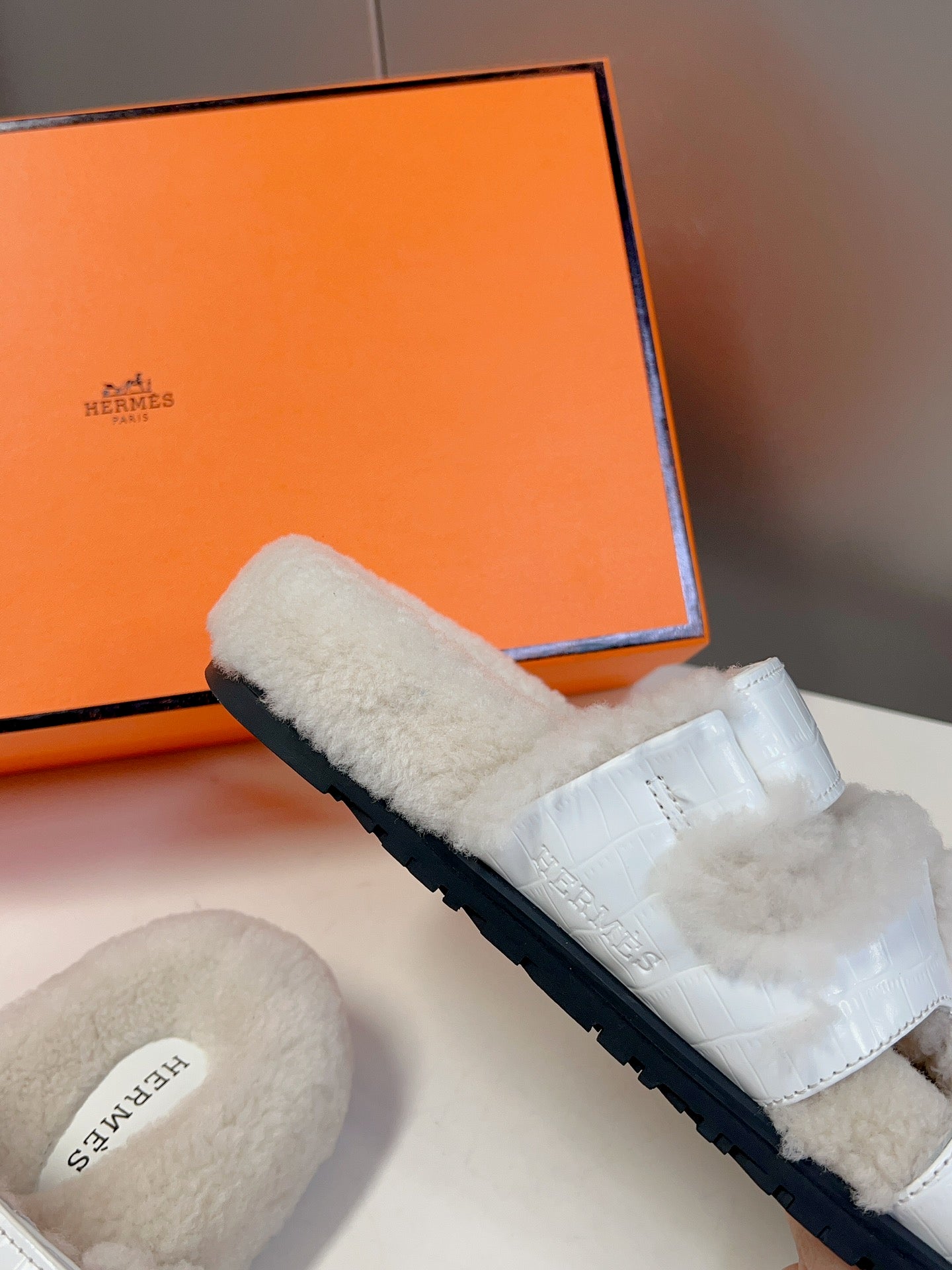 HM 26S SANDAL IN BEIGE WOOL AND WHITE CROCODILE PRINTED LEATHER