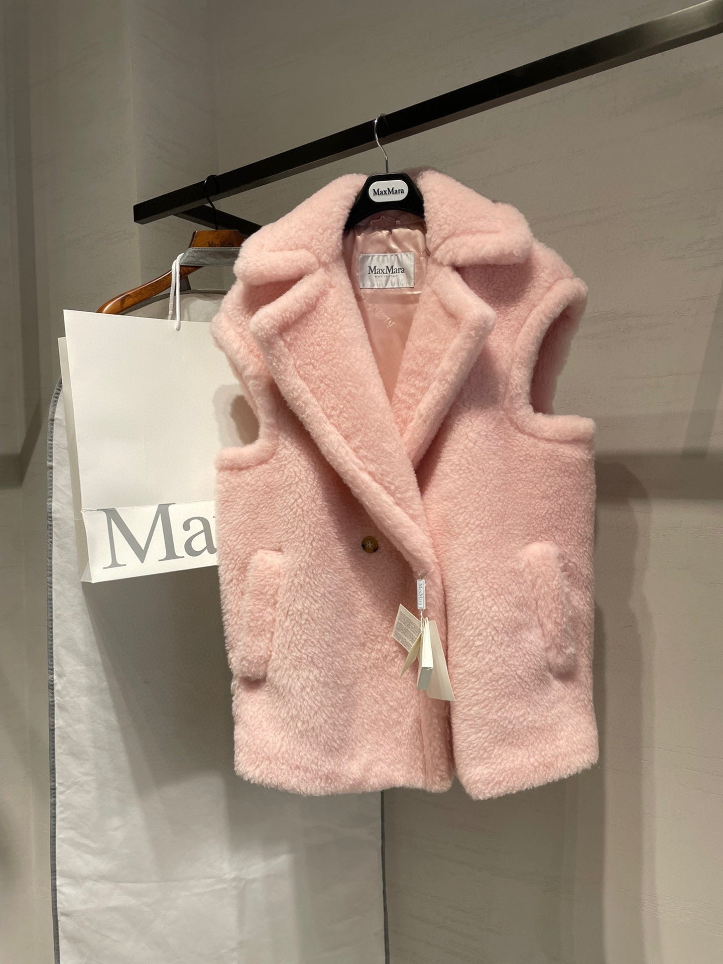 MAX MARA 25S SLEEVELESS TEDDY VEST 064