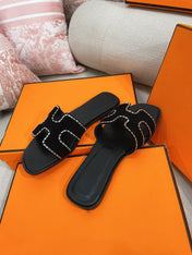 0ran Sandal Calfskin Rhinestone Black