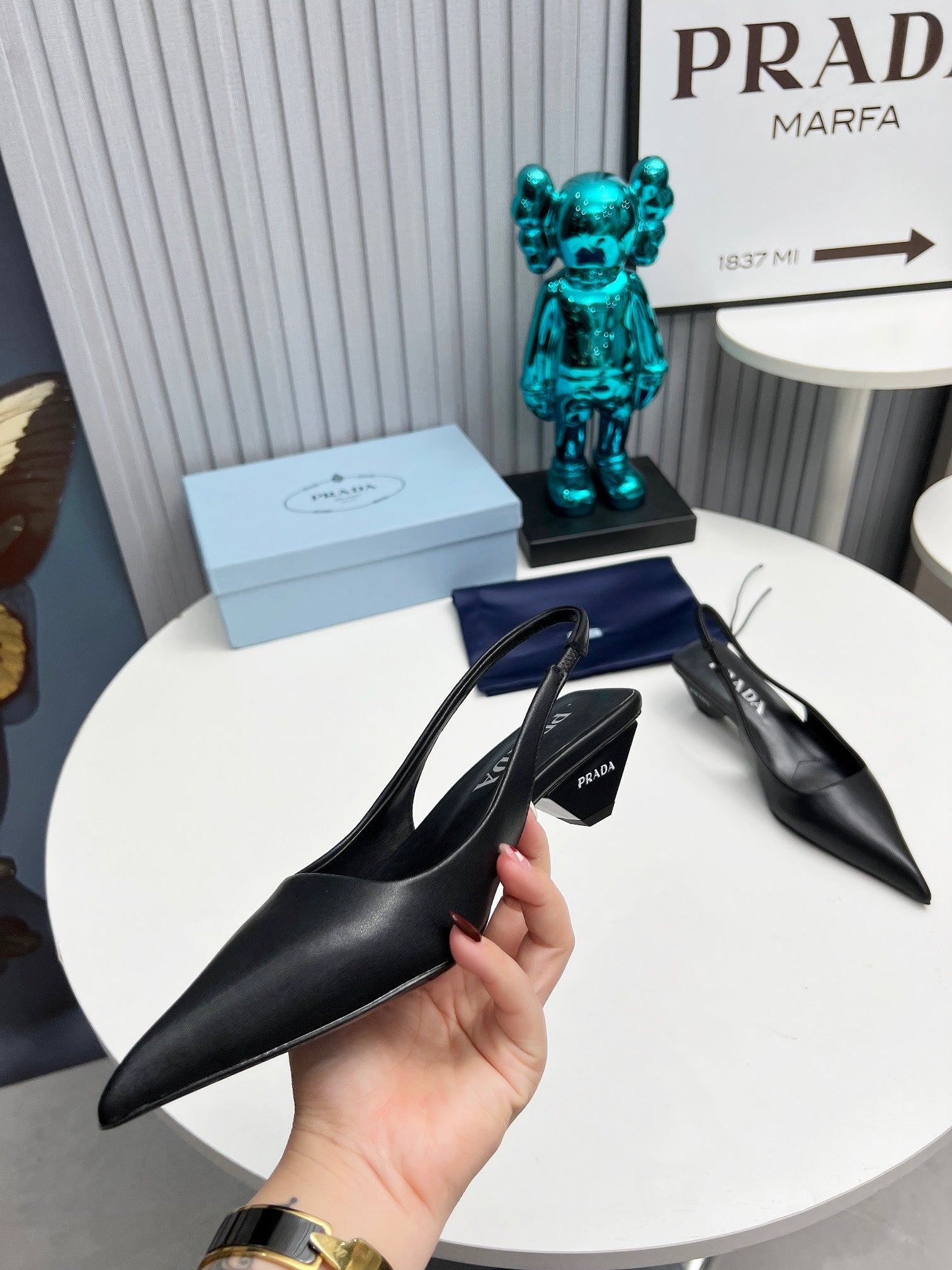 PRADA 26S POINTED TOE SLINGBACK 40MM IN BLACK CALFSKIN