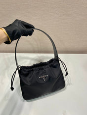 SMALL DRAWSTRING BAG 23 IN BLACK RE-NYLON