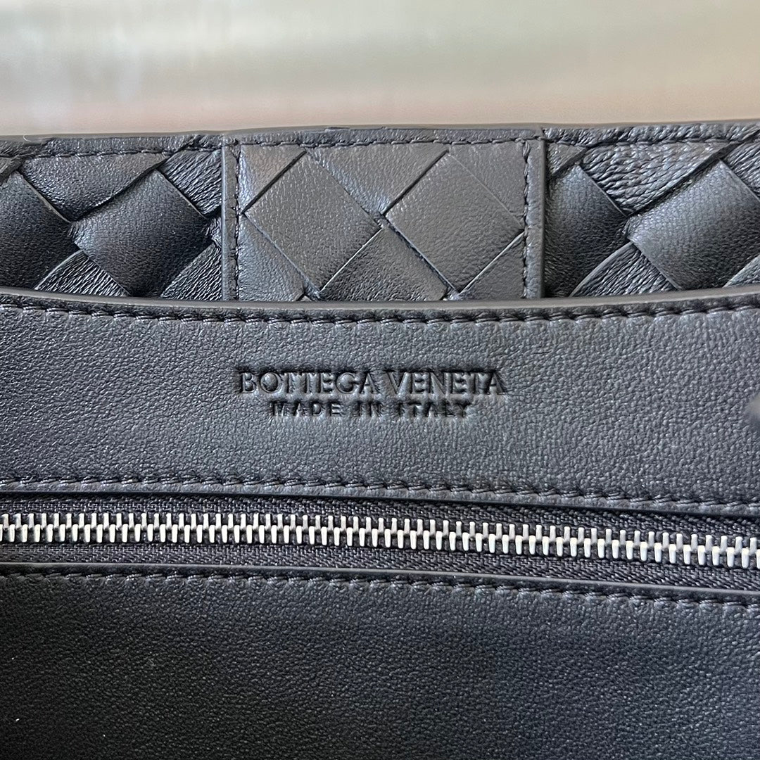 BV MEDIUM ANDIAMO 32CM BLACK LAMBSKIN SILVER HARDWARE