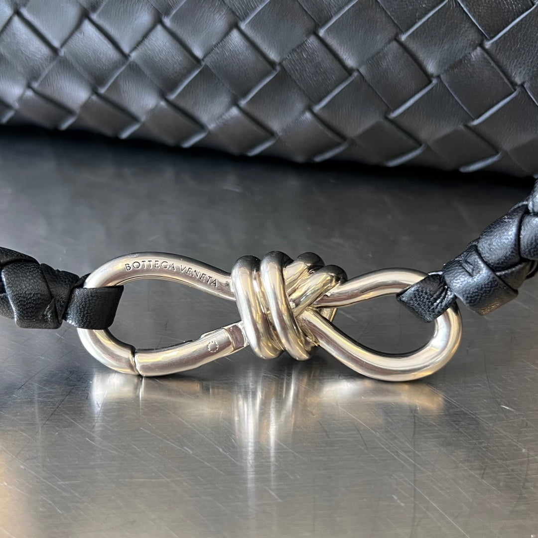 BV MEDIUM ANDIAMO 32CM BLACK LAMBSKIN SILVER HARDWARE