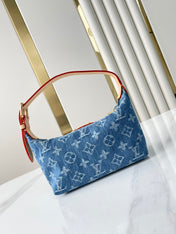 HILLS POCHETTE 18 IN BLUE MONOGRAM DENIM